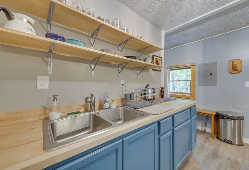 Pet Friendly Belfast Retreat   2 Mi To Downtown!