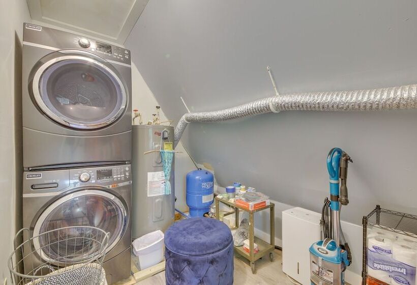 Pet Friendly Belfast Retreat   2 Mi To Downtown!