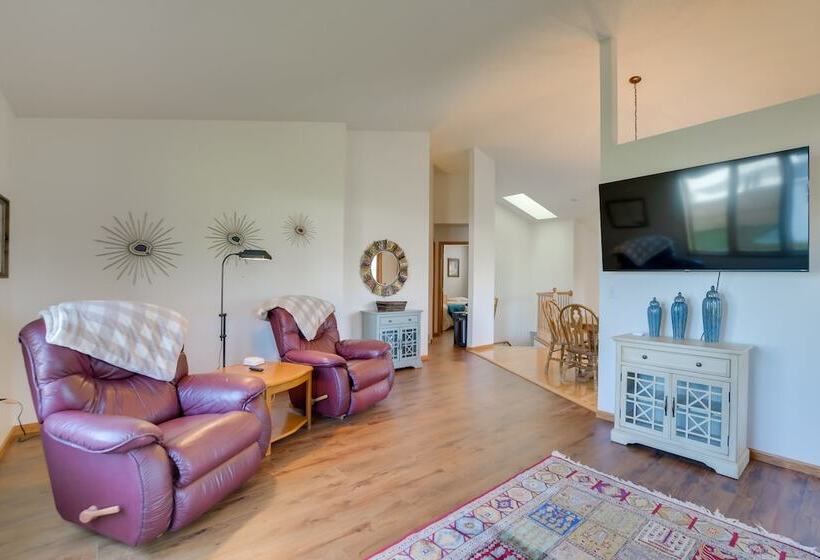 5 Mi To Dtwn: Pet Friendly  Wheatland Twin  Home!
