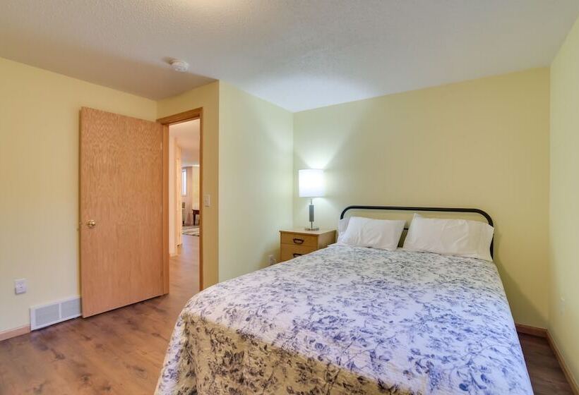 5 Mi To Dtwn: Pet Friendly  Wheatland Twin  Home!
