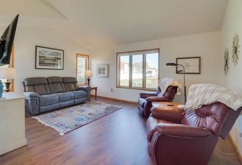 5 Mi To Dtwn: Pet Friendly  Wheatland Twin  Home!