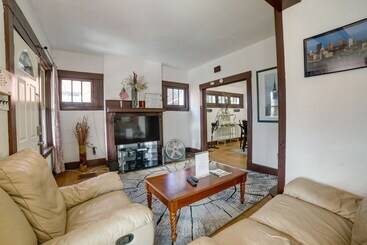 Pet Friendly Pittsburgh Home ~ 9 Mi To Downtown!