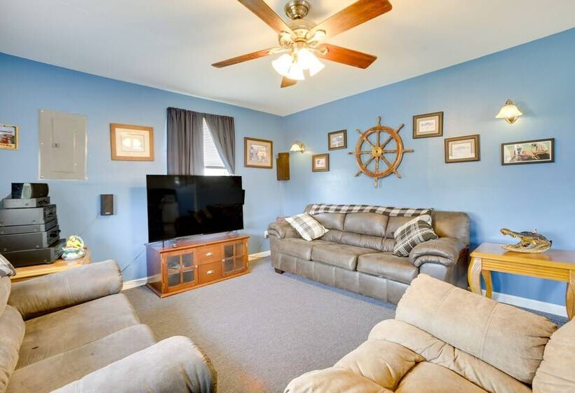 Pet Friendly St Bernard Home Near Fishing!