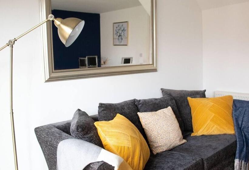اقامتگاه Charming 2 Bed Home In The Heart Of Nottingham