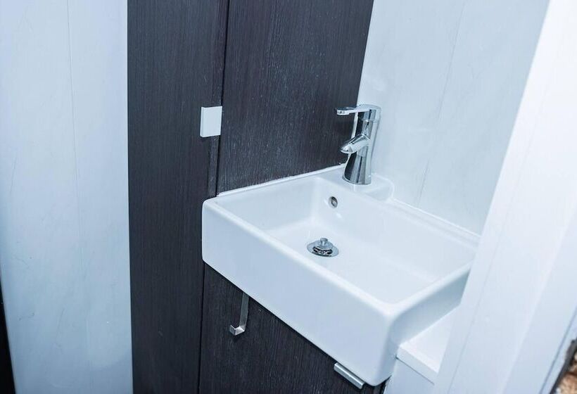اقامتگاه Stunning 4 Bed House In Telford West Midlands