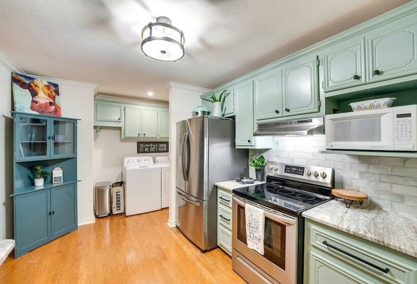 Riverfront Cuero Vacation Home W/ Spacious Deck!