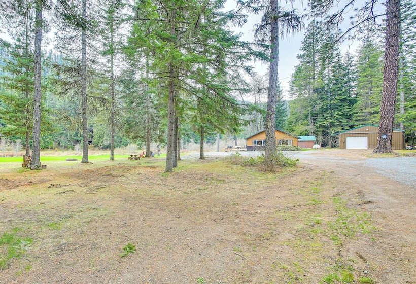 Scenic Priest Lake Vacation Rental: Deck + Views!