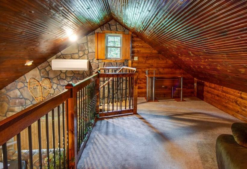 Secluded Cabin W/ On Site Creek + Trails!