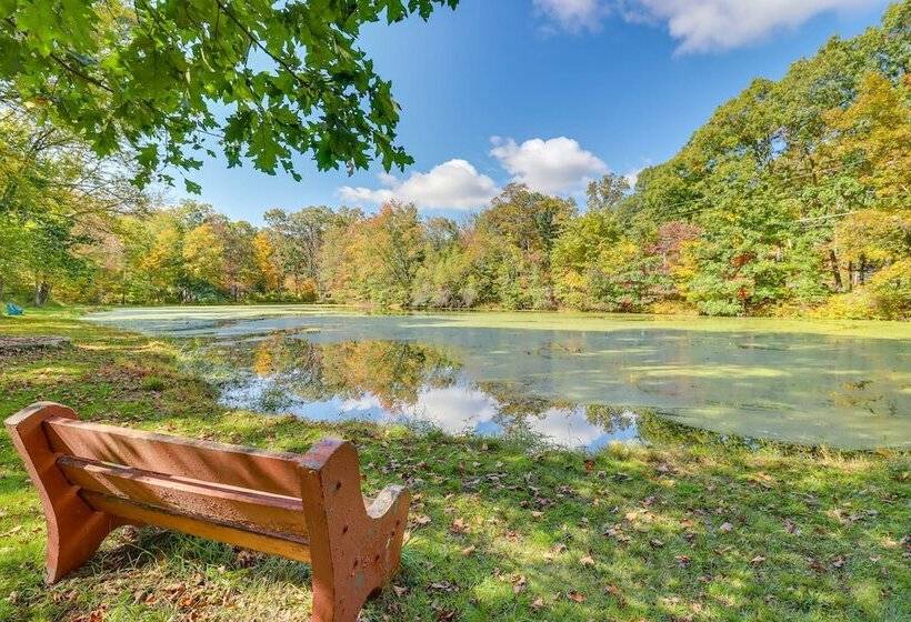 Hot Tub & Sauna: Secluded Pocono Getaway!