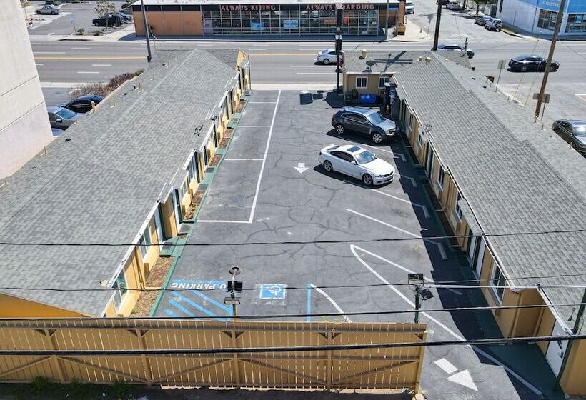Signal Hill Motel