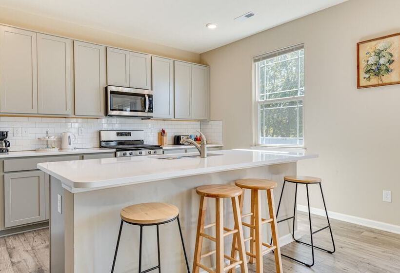 Spacious Camby Home W/ Community Pool + Park!