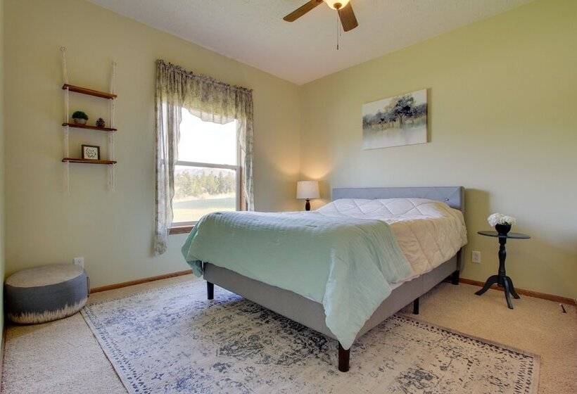 Spacious Canyon Ferry Lake House With Bar & Views!
