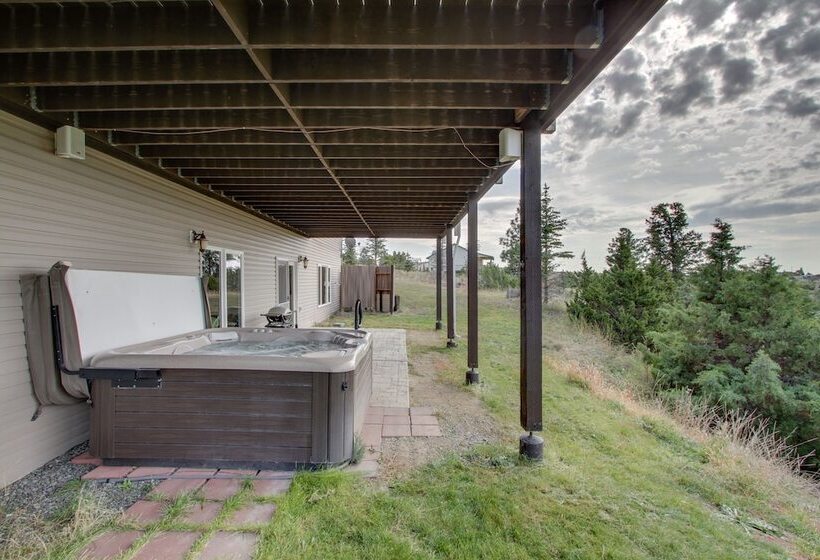 Spacious Canyon Ferry Lake House With Bar & Views!