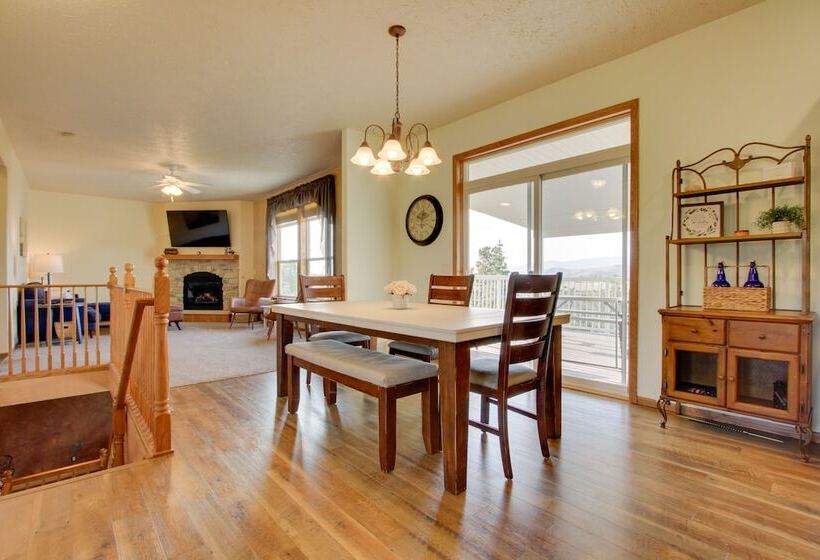 Spacious Canyon Ferry Lake House With Bar & Views!