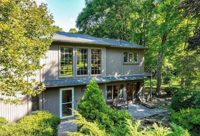 Spacious North Carolina Retreat   Patio & Fire Pit