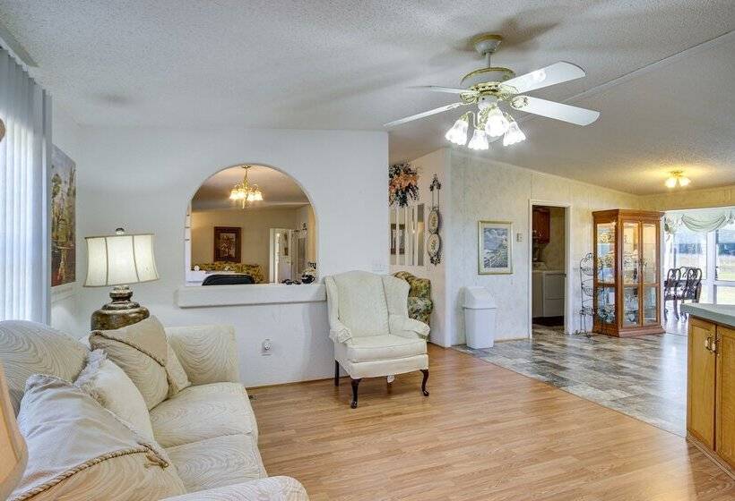 Spacious South Carolina Abode W/ Hot Tub & Grill!
