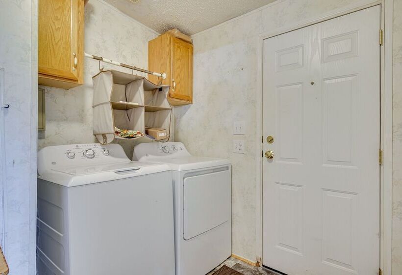 Spacious South Carolina Abode W/ Hot Tub & Grill!