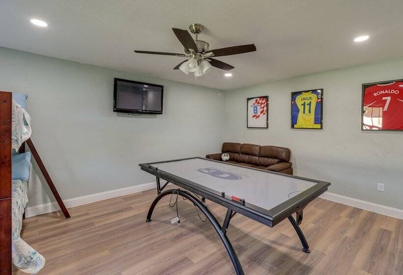 Sunny Ocala Home W/ Private Pool & Hot Tub!