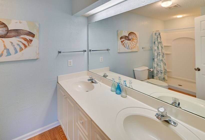 Walk To Ocean: Surfside Beach Gem W/ Private Pool