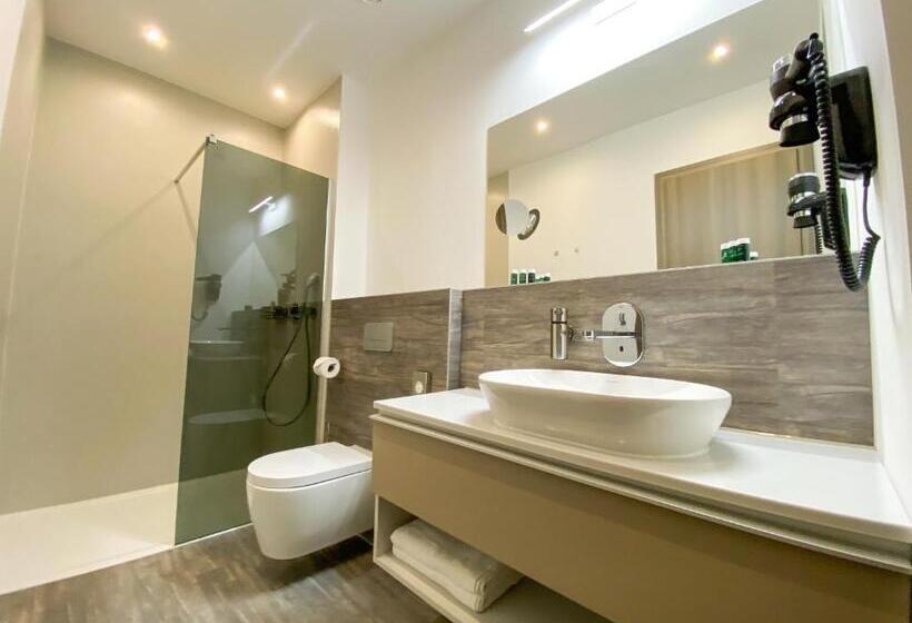 Arus Hotels