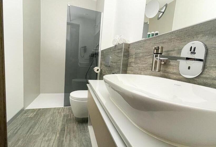 Arus Hotels