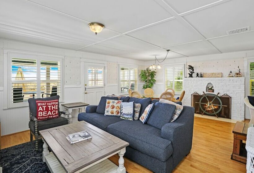Stunning Beachfront Home In Prime Newport Location