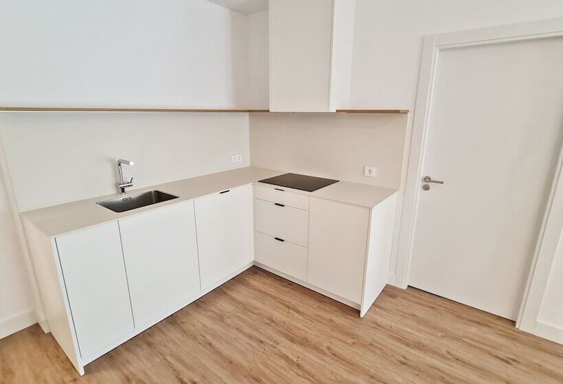 تختخواب و صبحانه Br Silgar Suites