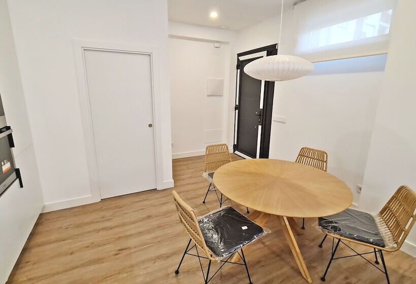 تختخواب و صبحانه Br Silgar Suites