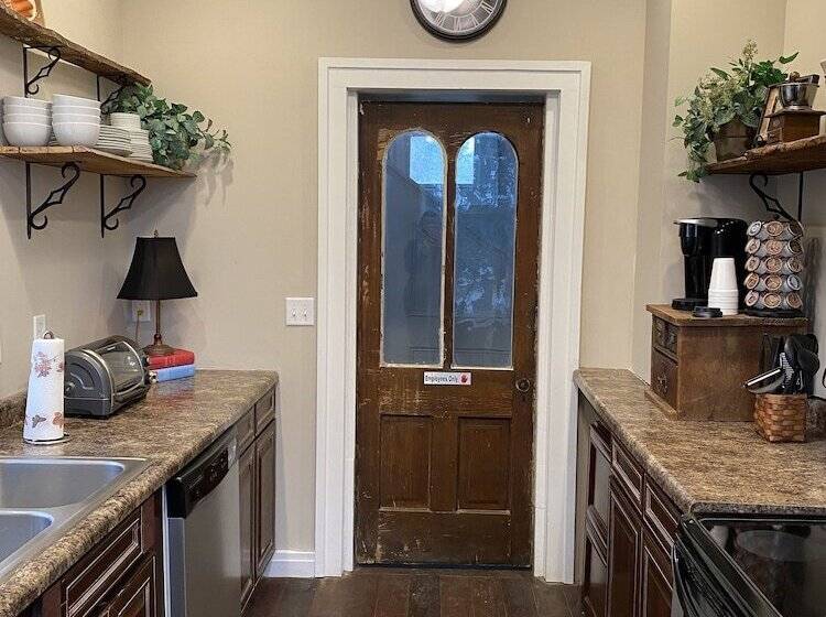 Bed and Breakfast Historic Mcdonald Airbnb