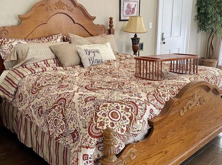 Bed and Breakfast Historic Mcdonald Airbnb