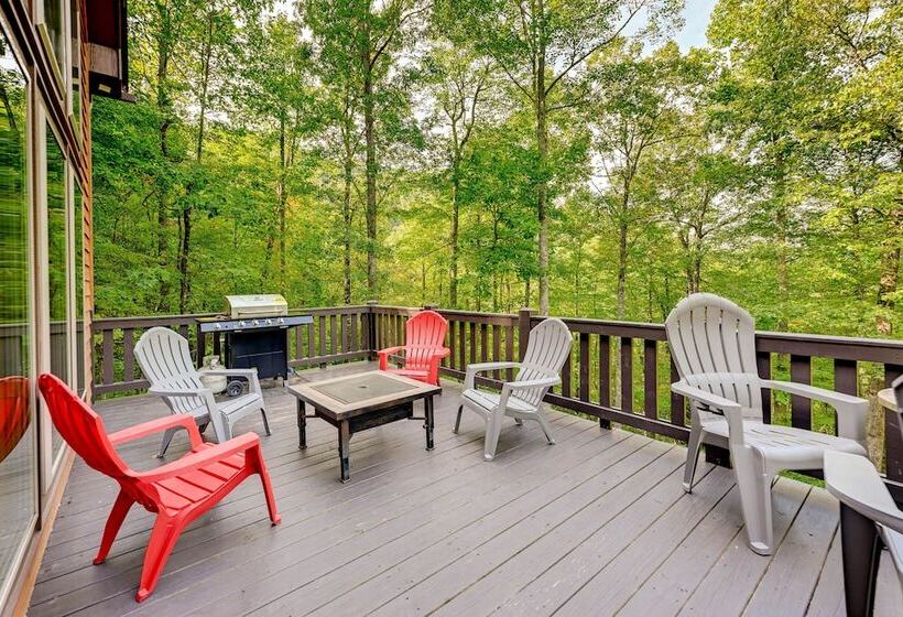 Bright Bryson City Cabin W/ Fire Pit & Hot Tubs!
