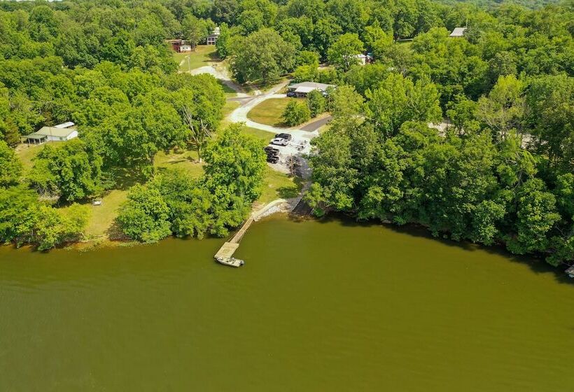 Cadiz Vacation Home W/ Deck: Walk To Lake Barkley