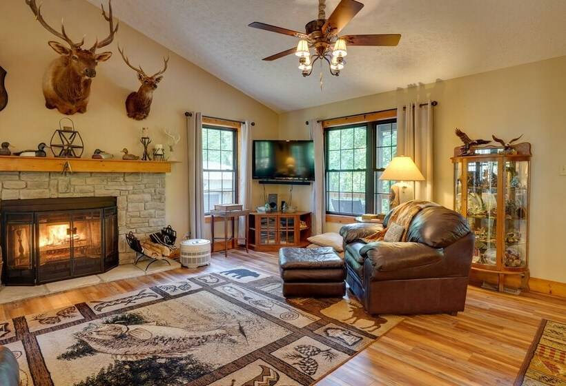 Cadiz Vacation Home W/ Deck: Walk To Lake Barkley