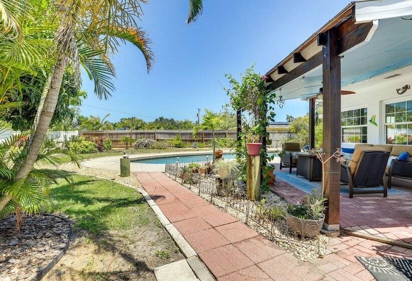 Charming Bradenton Home W/ Yard   Walk To Beach!