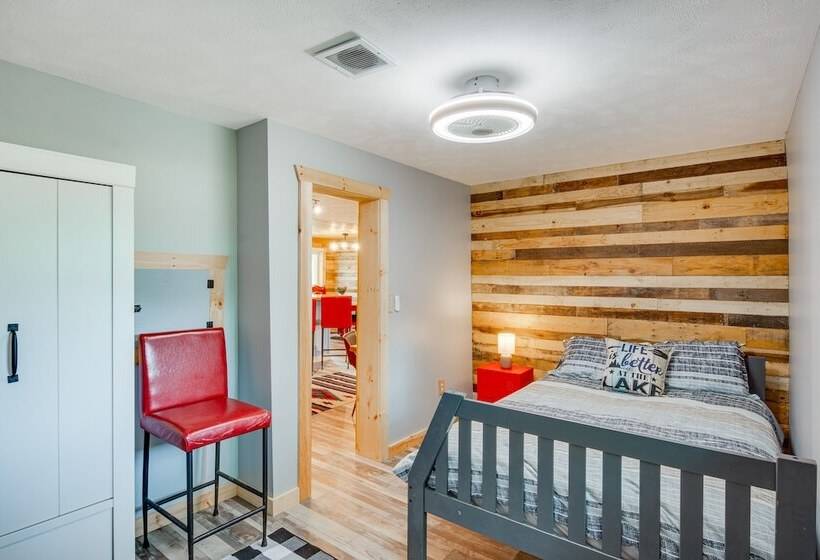 Charming Lake Chautauqua Home: Walk To Water!