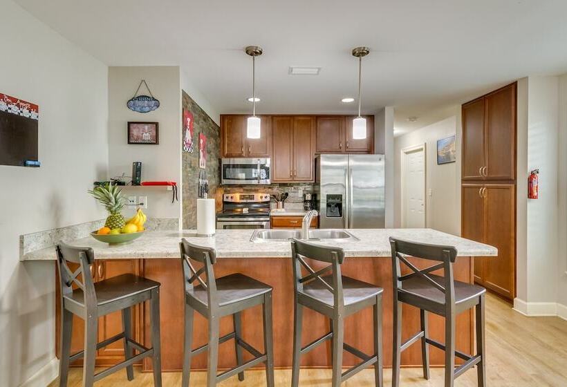 Charming Pensacola Home Rental: 2 Mi To Beach!