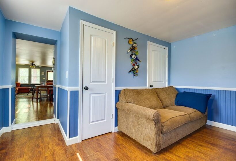 Downtown Hermann Vacation Home Near Wineries!