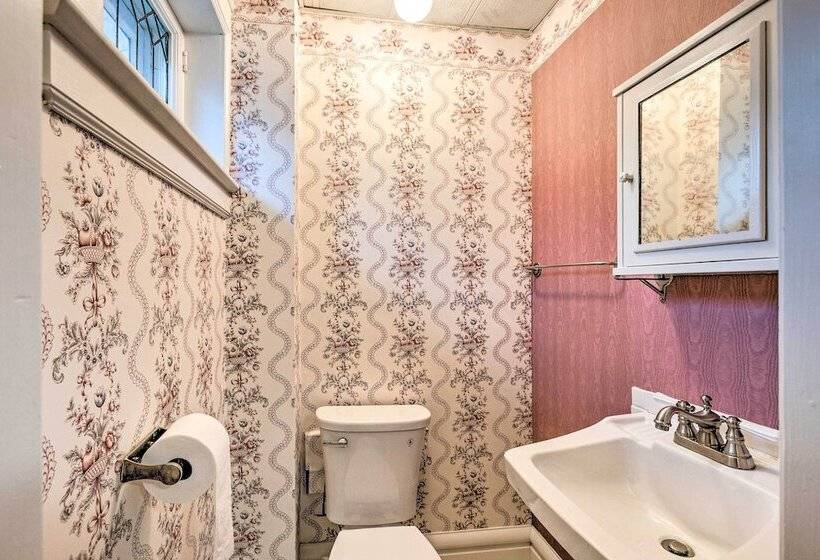 Historic Cadillac Home: Walk To Lake & Downtown!