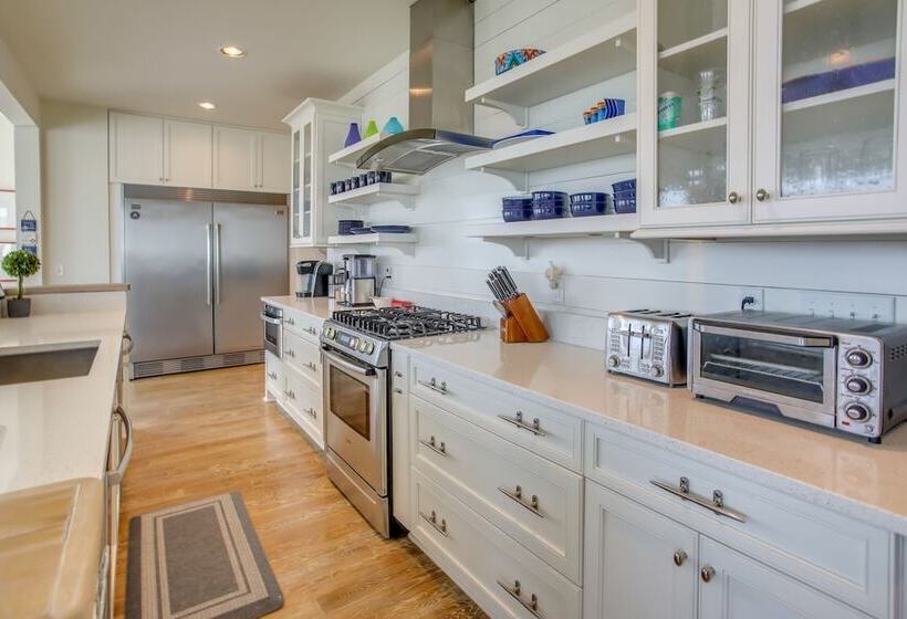 Holden Beach House W/ Boat Dock: Steps To Beach!