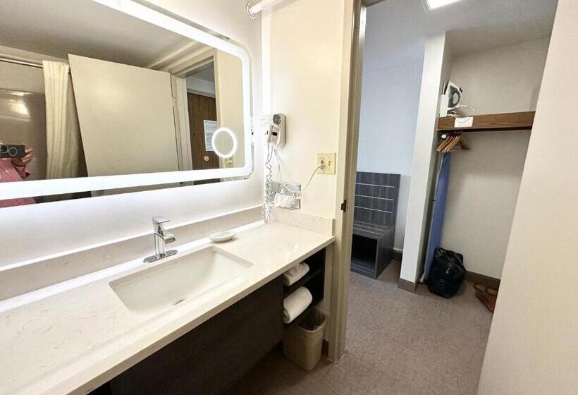 مسافرخانه Kiteville Cedar Rapids