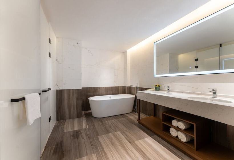 호텔 Hilton Garden Inn Huzhou High Speed Railway Station