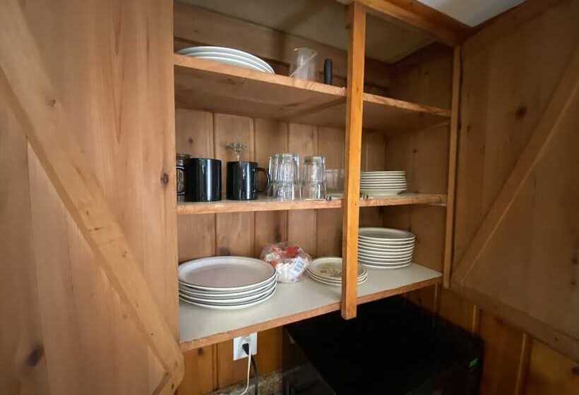 Lincolnwood Cabin 5