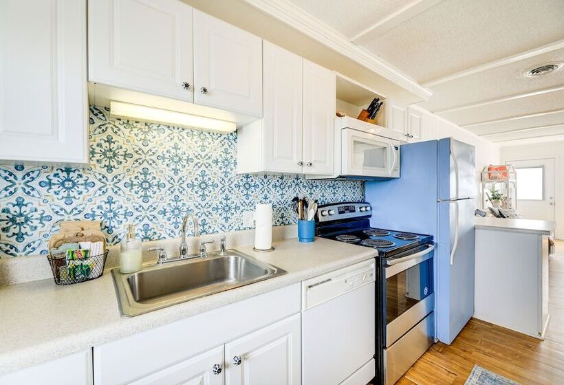 Lovely Emerald Isle Beach House   Steps To Beach!