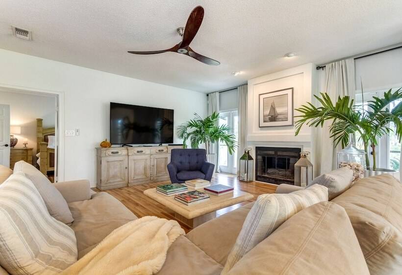 Luxe Gulf Breeze Home W/ Patios   4 Mi To Beaches!
