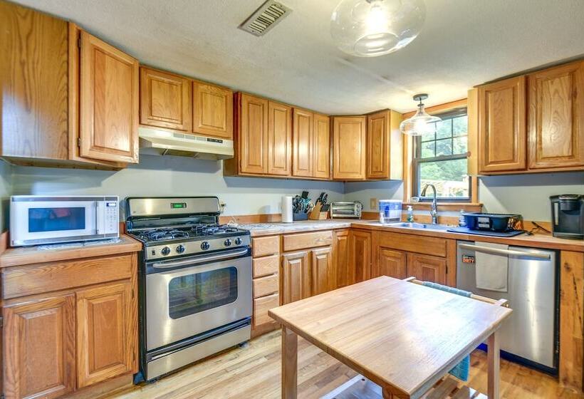 Meredith Home W/ Deck: 6 Mi To Lake Winnipesaukee!