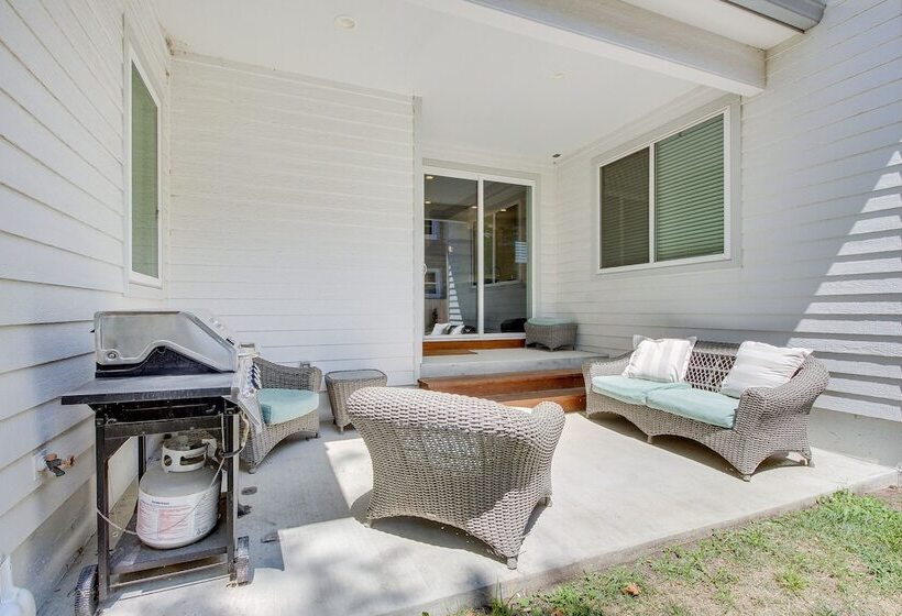 Modern Lawrence Home W/ Patio < Half Mi To U Of K!