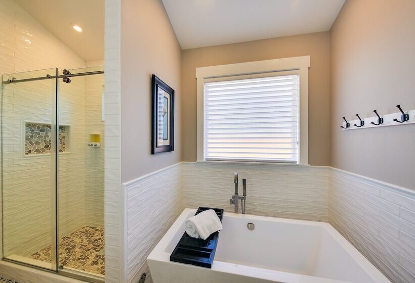 Modern Sandpoint Home W/ Lake Pend Oreille View!