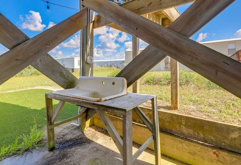 North Topsail Beach Home   Walk To The Ocean!