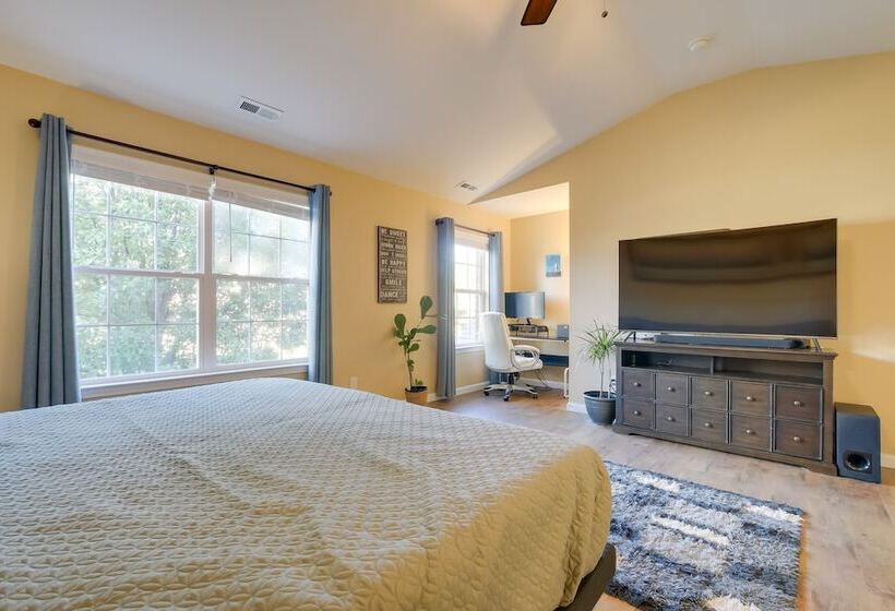 Pet Friendly Holly Springs Residence With Deck!