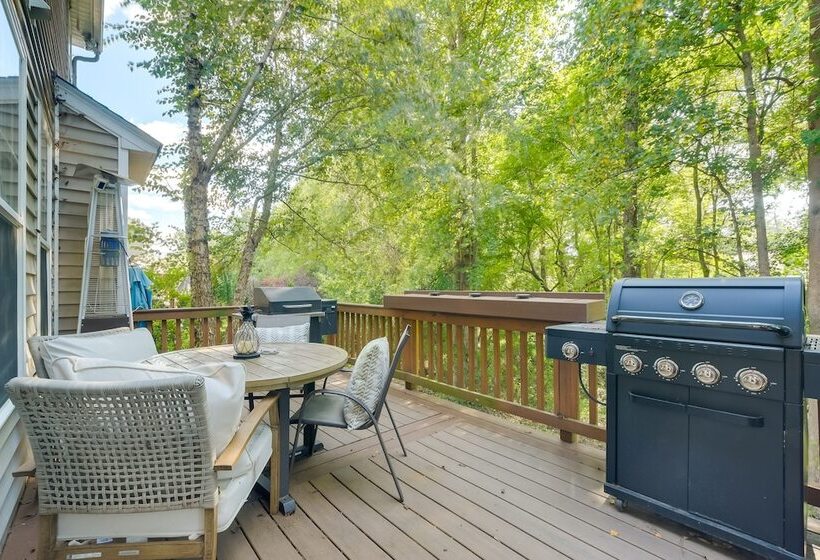 Pet Friendly Holly Springs Residence With Deck!